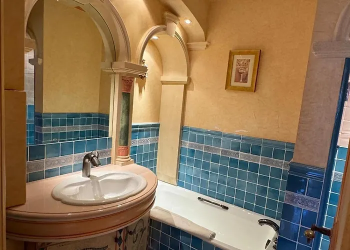 Apartament Place Des Lices, *