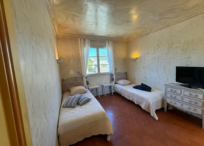 Apartament Place Des Lices,