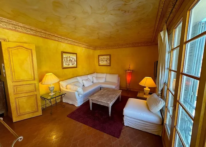 Apartament Place Des Lices,