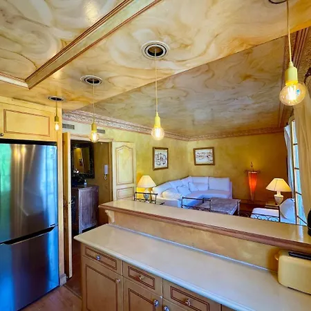 Appartement Place Des Lices, Saint-Tropez