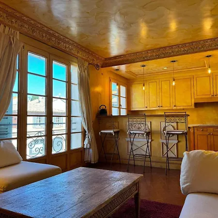 Apartment Place Des Lices, *